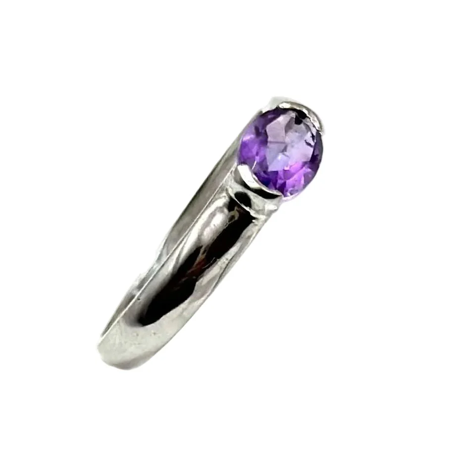 White gold and Amethyst Solitaire Ring - Image 11