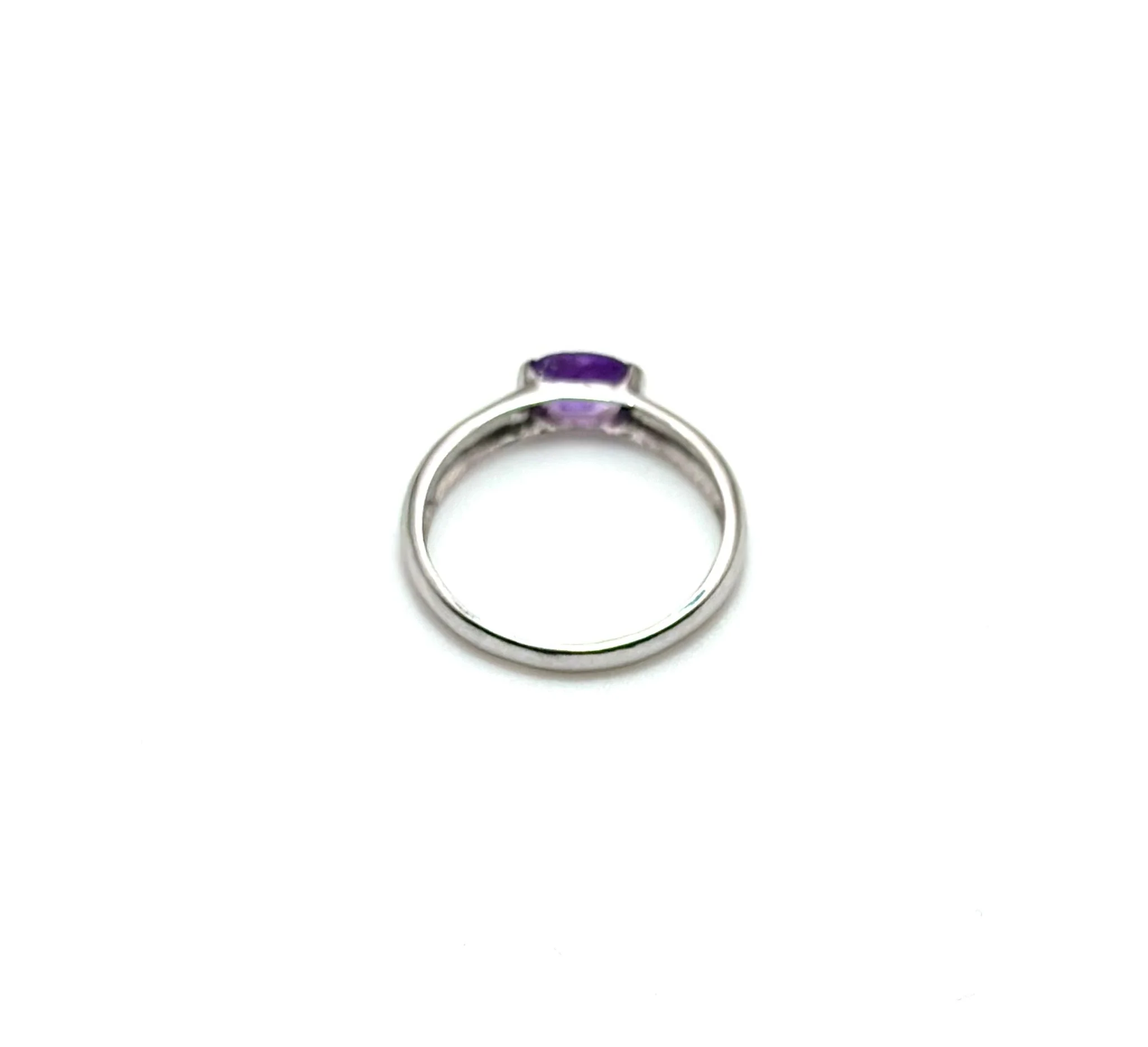 White gold and Amethyst Solitaire Ring - Image 4