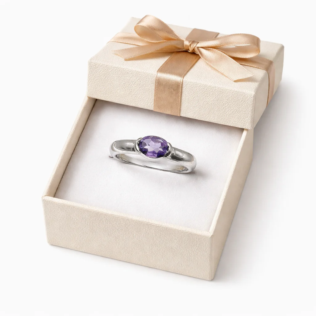 White gold and Amethyst Solitaire Ring - Image 6