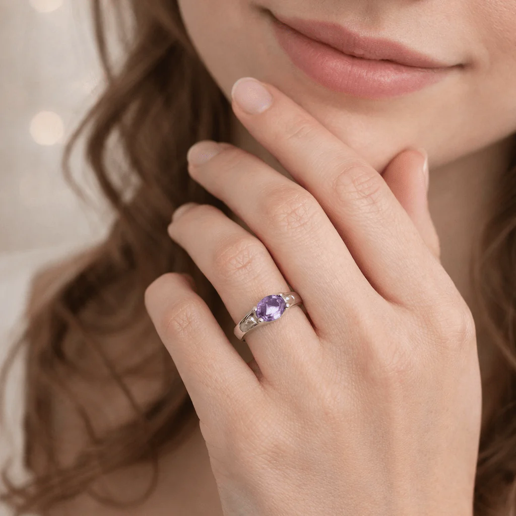 White gold and Amethyst Solitaire Ring - Image 8