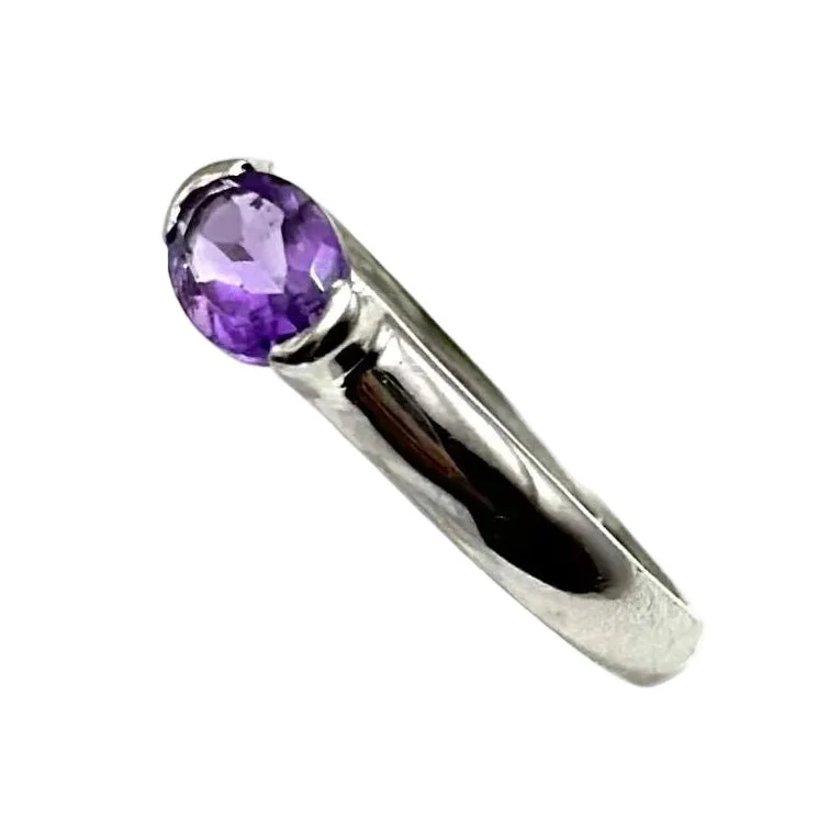 White gold and Amethyst Solitaire Ring - Image 9