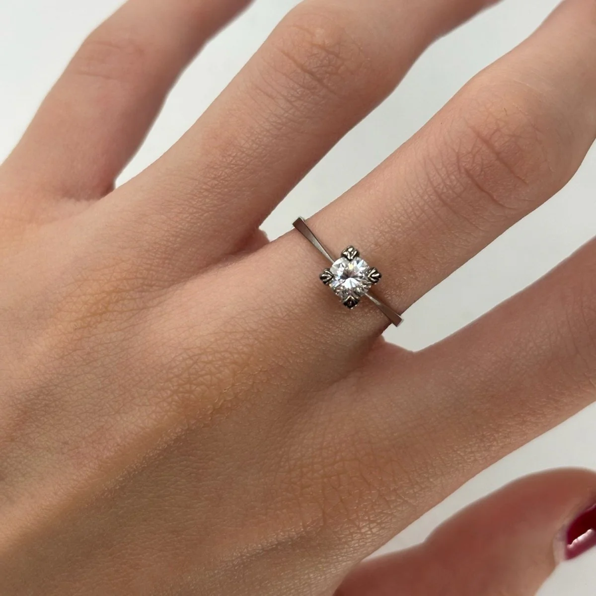 Bague Solitaire en or blanc et diamant - Image 2