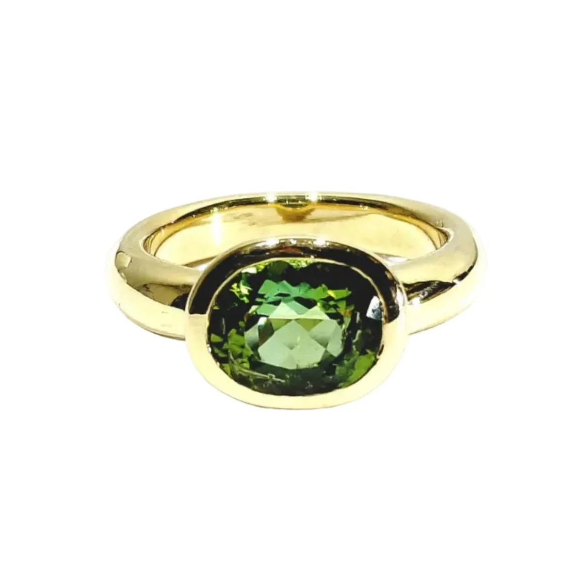 Yellow gold solitaire ring with peridot