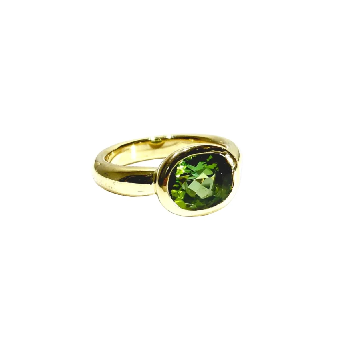 Yellow gold solitaire ring with peridot - Image 7