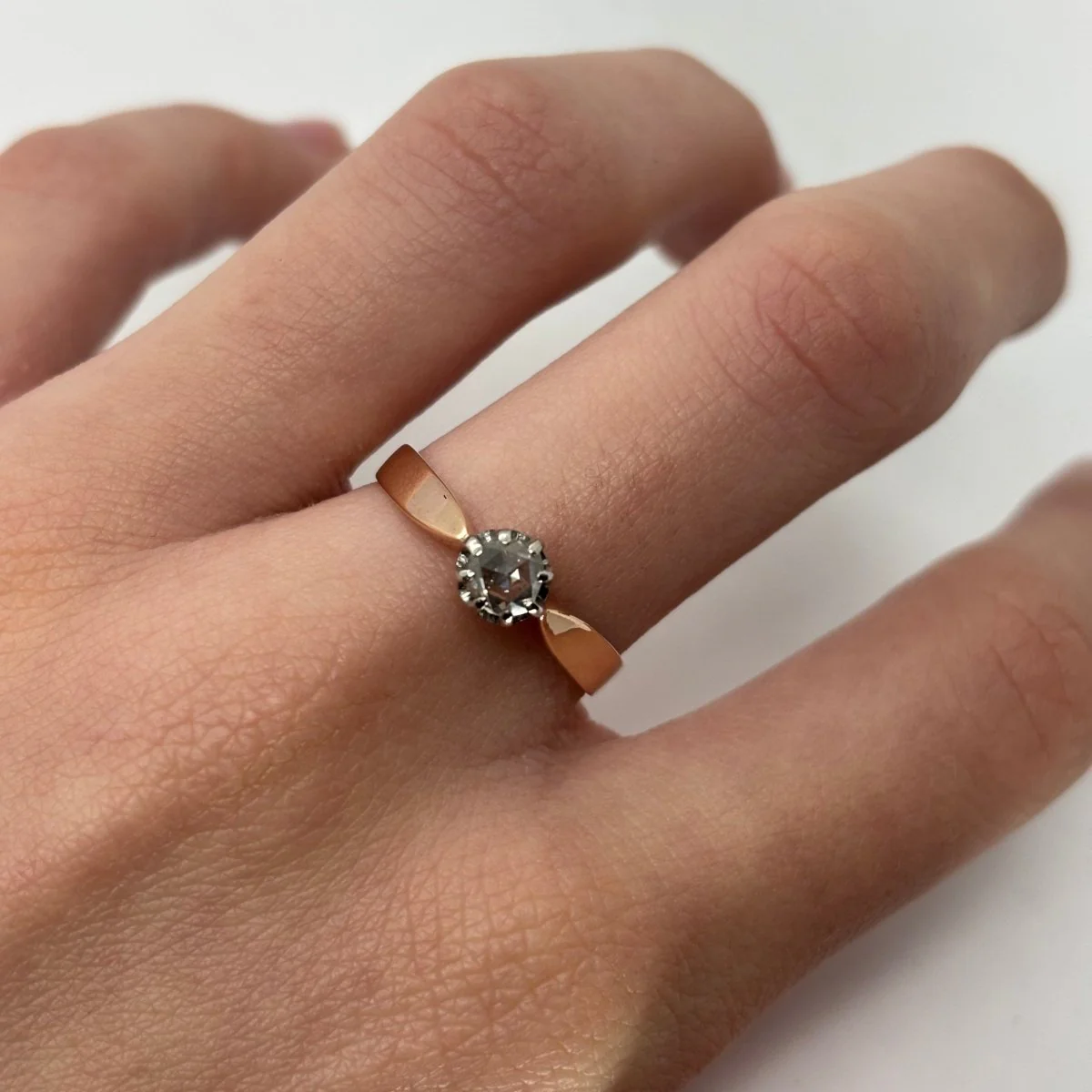 Ring Solitaire in rose gold and diamond - Image 2