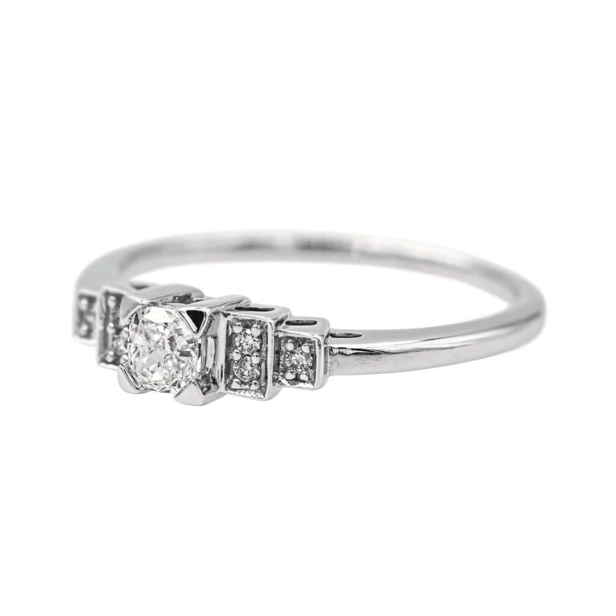 Solitaire ring in white gold and diamonds - Image 3