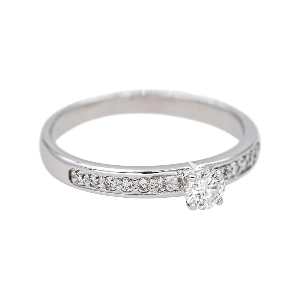 Solitaire ring in white gold and diamonds - Image 6