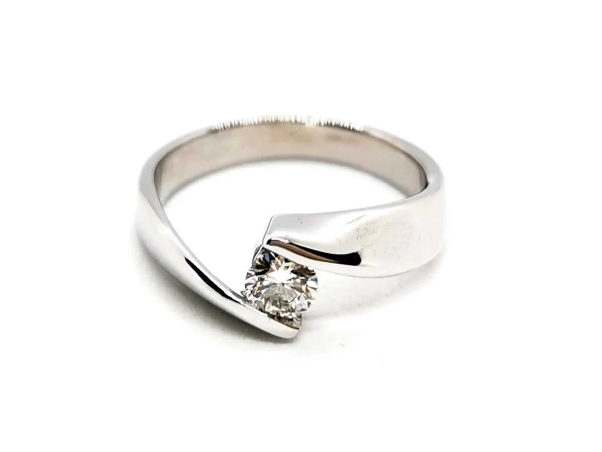 Solitaire Ring White Gold Diamond - Image 6