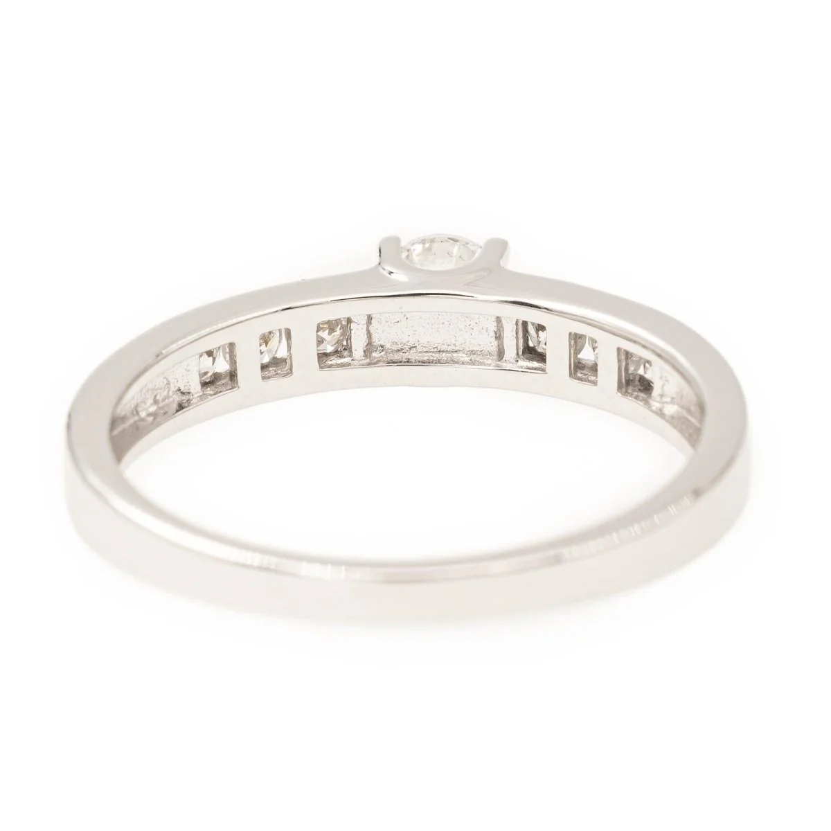 Solitaire ring in white gold and diamonds - Image 5