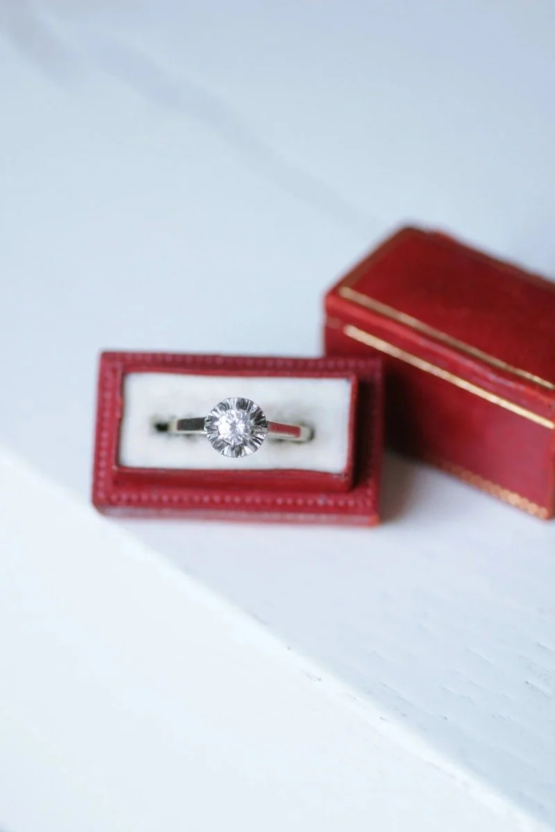 Solitaire ring in white gold, platinum, and diamond