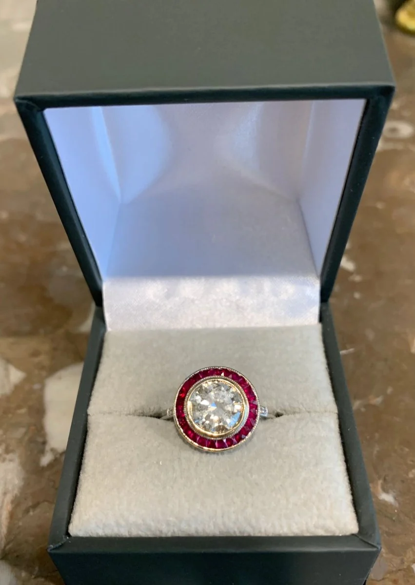 Ring Surroundings in white gold, ruby and diamonds - Image 5