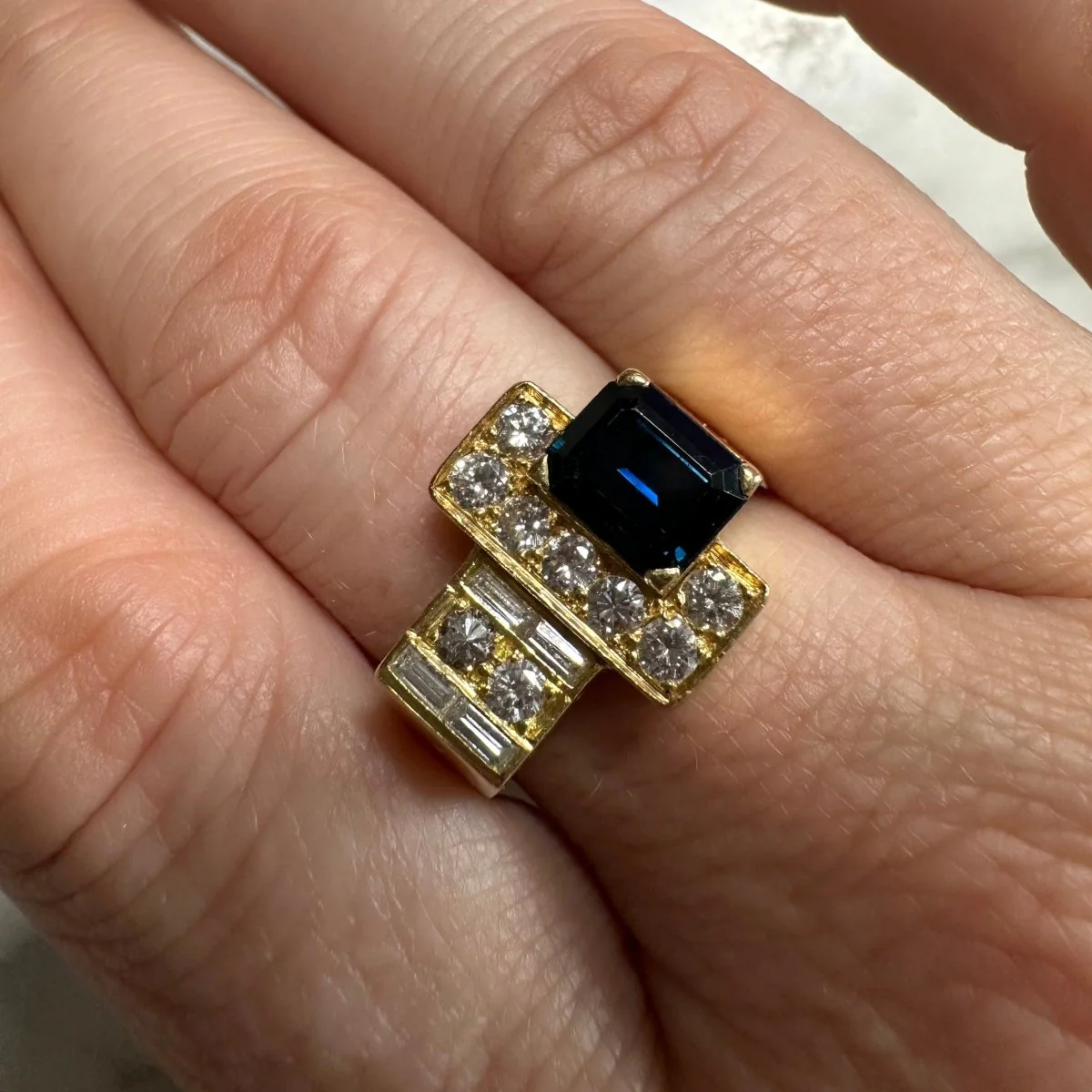 Ring Tank in yellow gold, sapphire and diamonds - Image 2