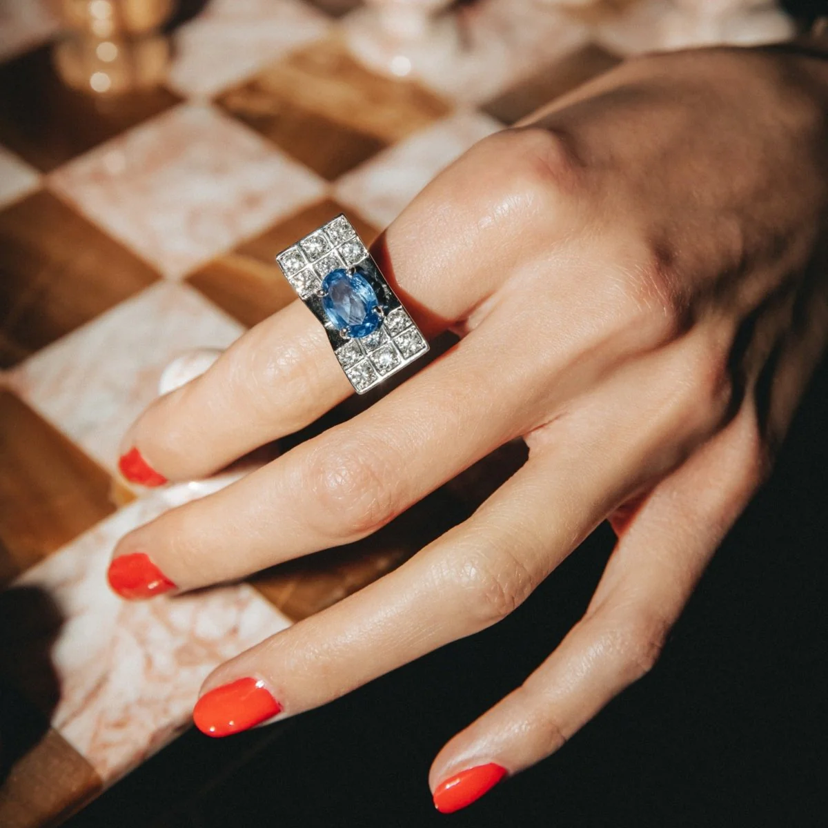 Tank ring in white gold sapphire and diamonds - Image 2