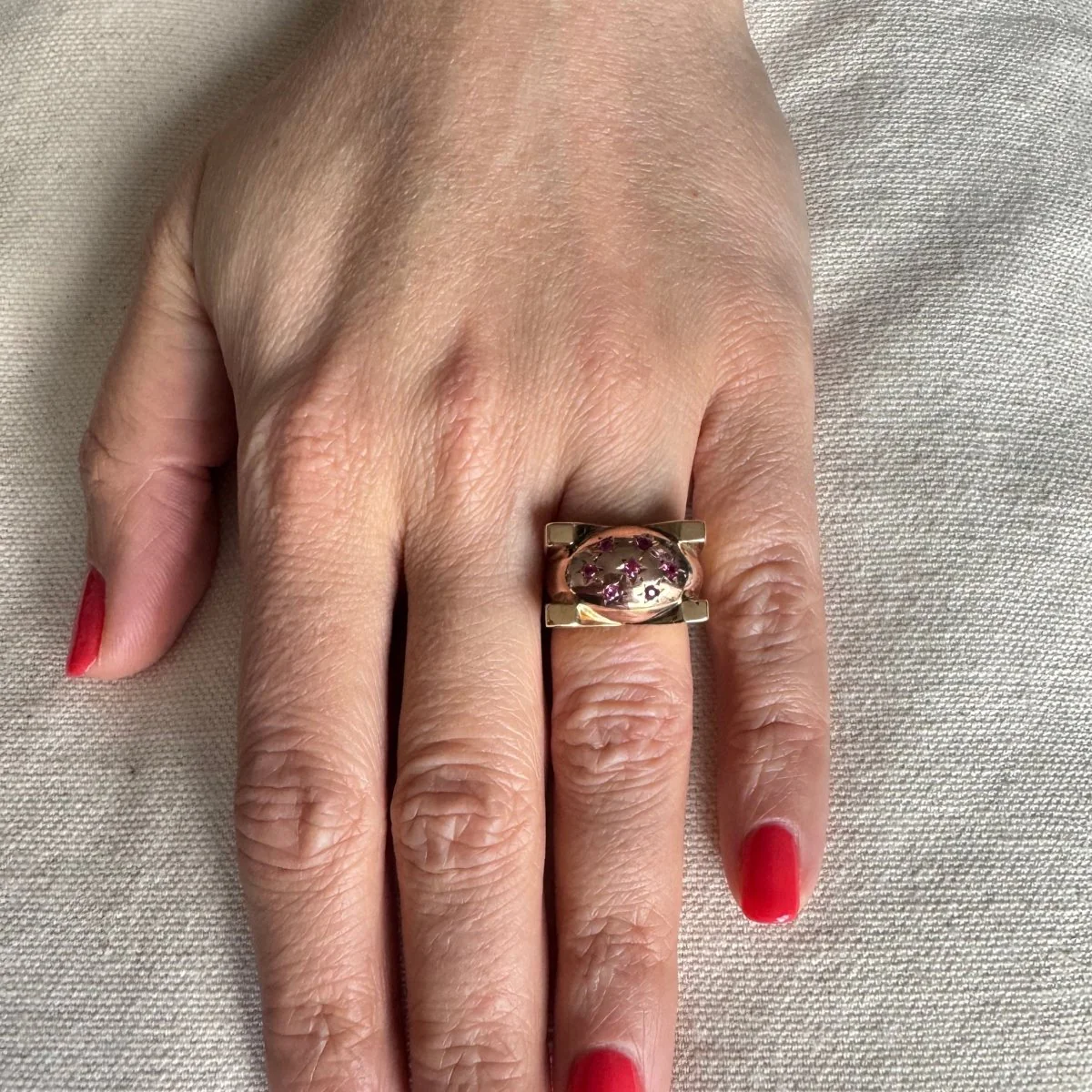Tank ring in rose gold and rubies - Image 2