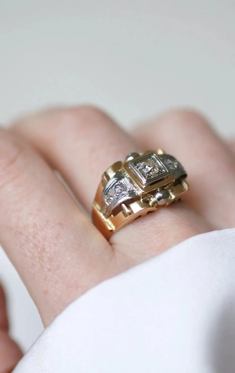 Tank ring in yellow gold, platinum, and diamonds - Image 2