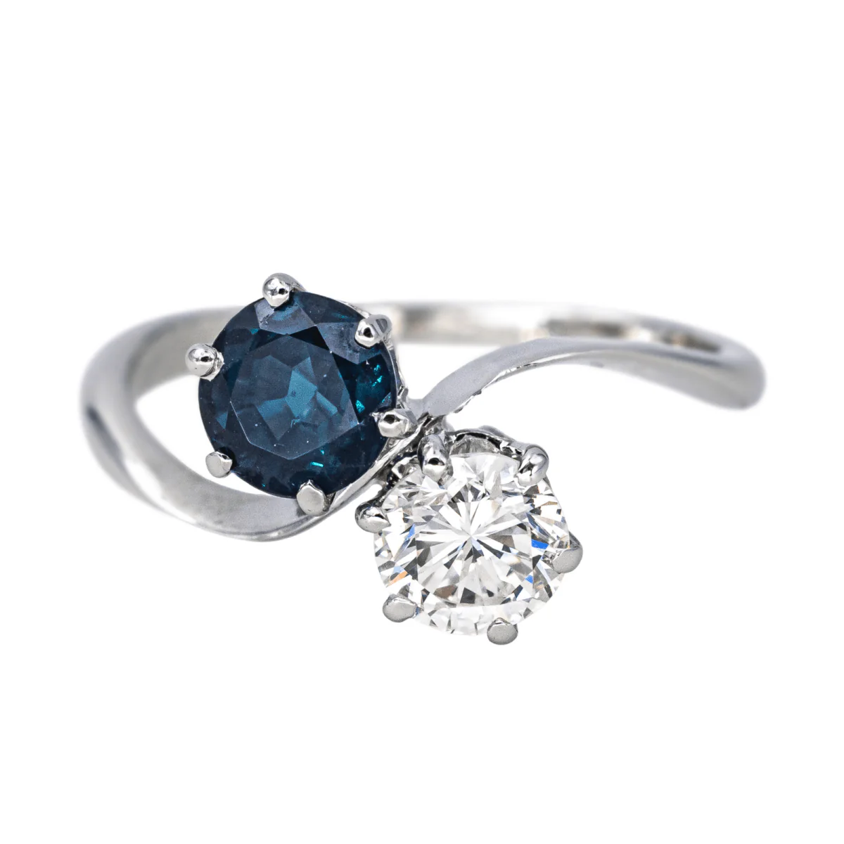 Toi &amp; Moi ring in white gold, sapphire and diamond