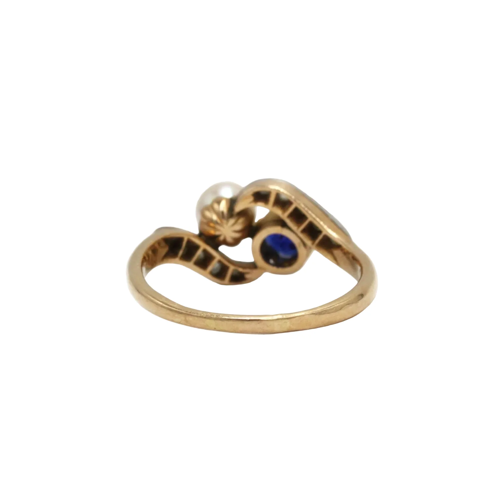 Yellow gold, platinum, sapphire, pearl, and diamond Toi et Moi ring - Image 4