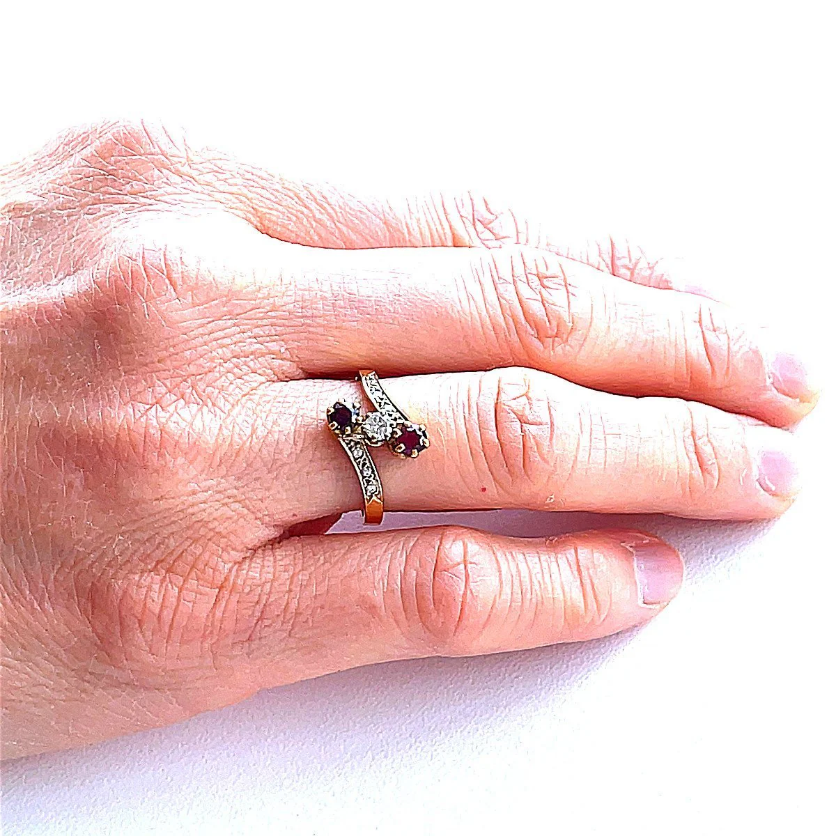 Ring Trilogy in yellow gold, ruby, and diamonds - Image 2