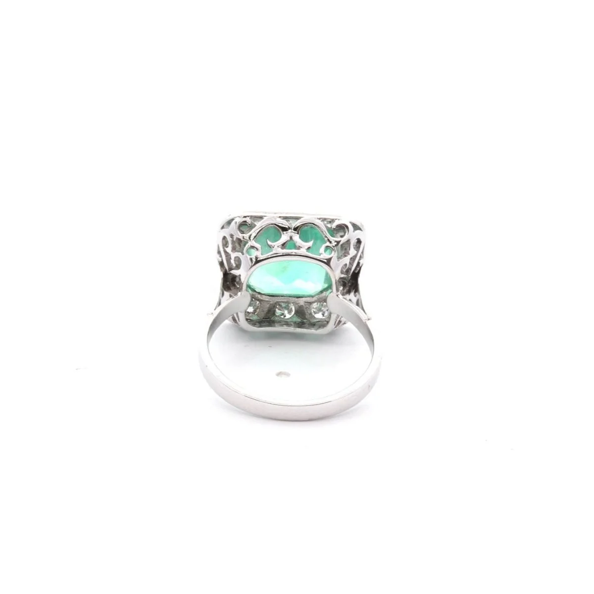 Ring Surroundings in paltinium, emerald and diamonds - Image 5
