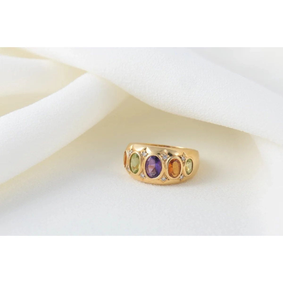 Vintage Ring in Gold, Diamonds and Fine Stones - Image 2