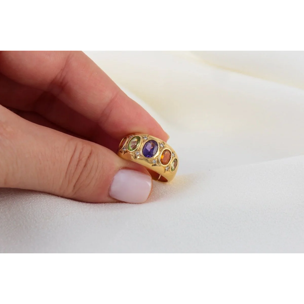 Vintage Ring in Gold, Diamonds and Fine Stones - Image 7