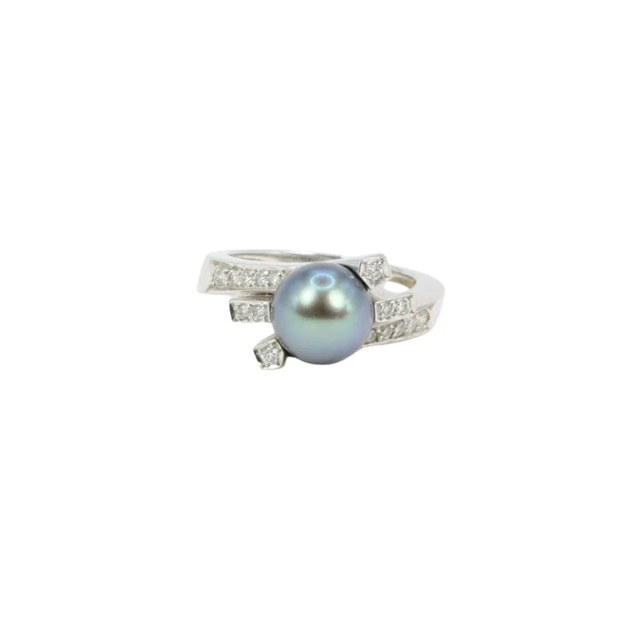 Vintage ring in white gold, diamonds and Tahitian pearl