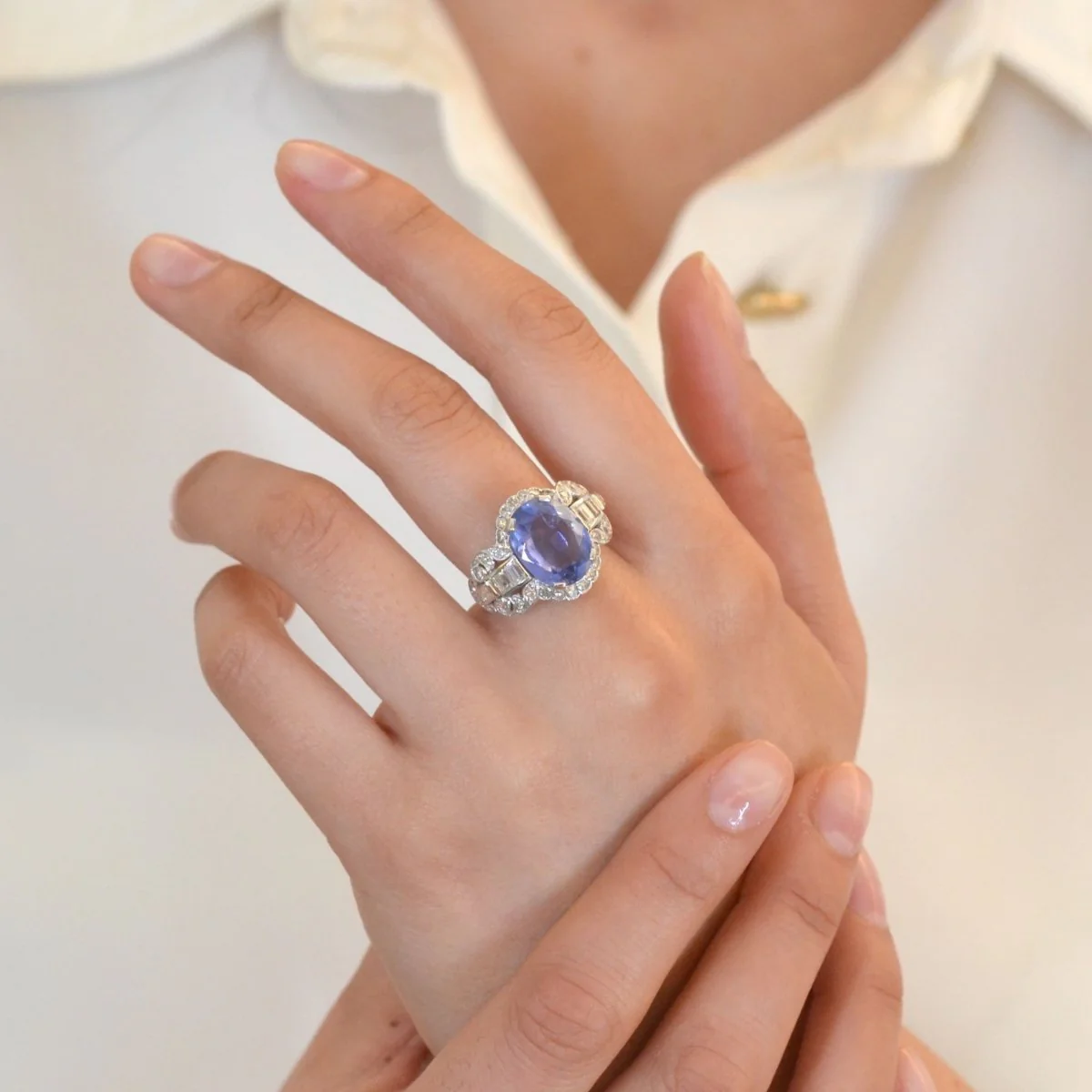 Ring at paltinium, sapphire and diamonds - Image 2