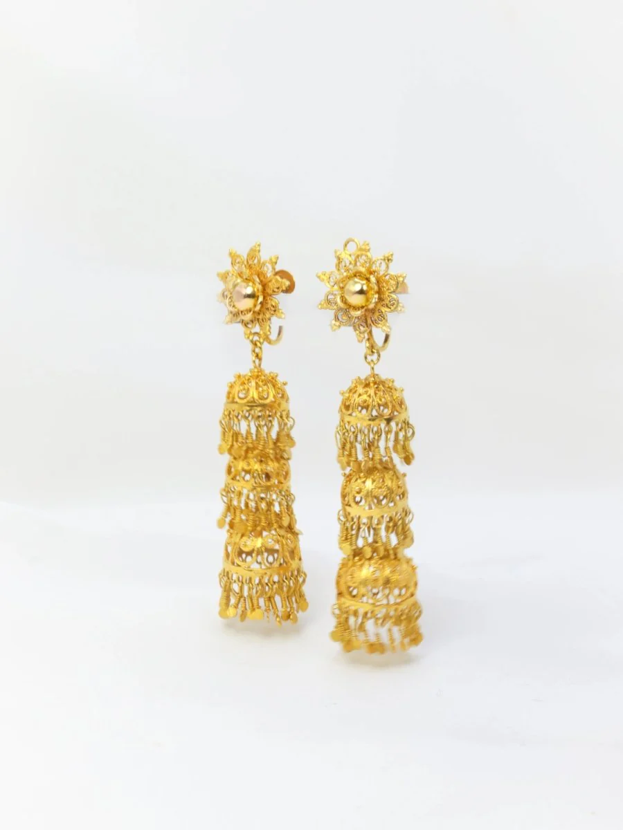 Old earrings composed of arabesques and gold tassels - Image 2