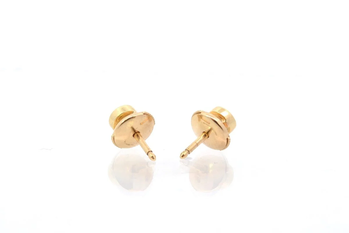 Diamond stud earrings in 18k gold - Image 3