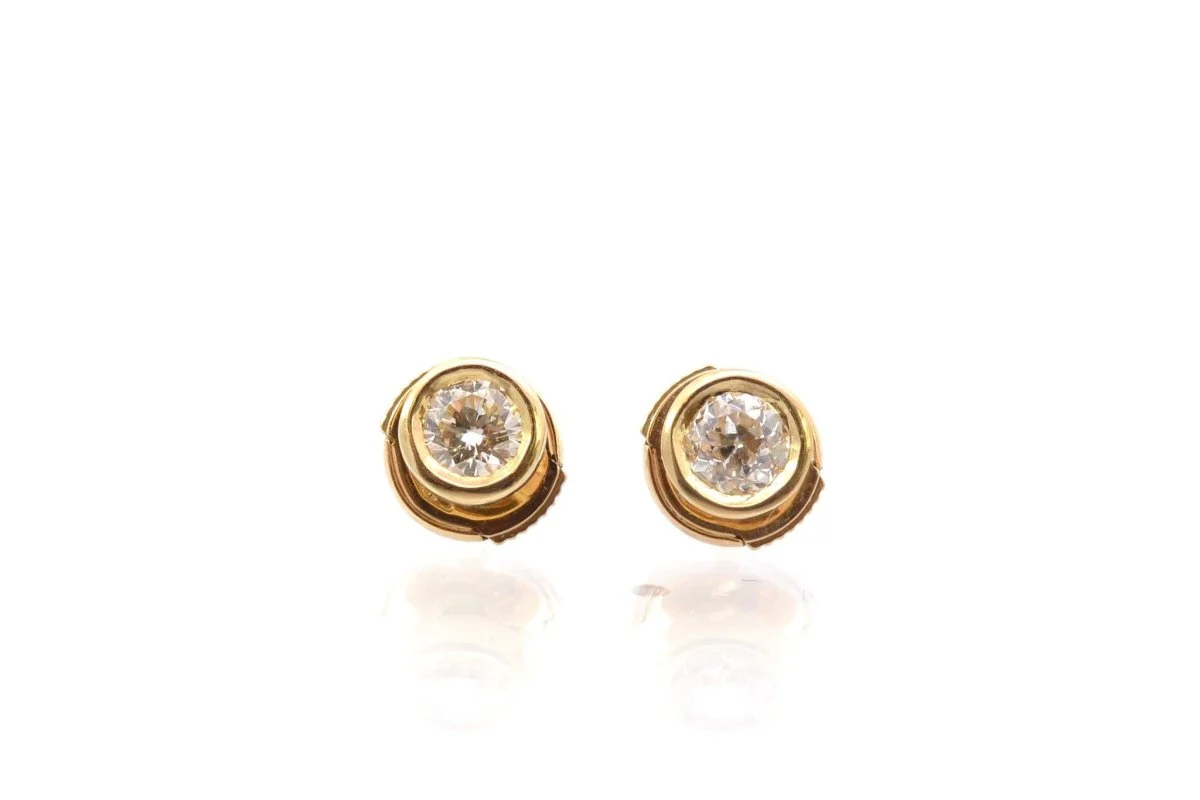 Gold diamond stud earrings - Image 2