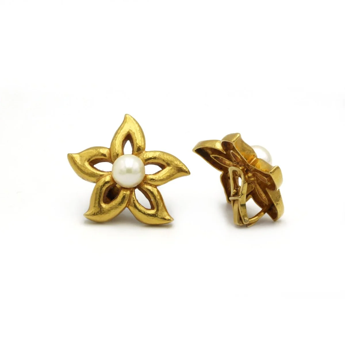 ZOLOTAS clip earrings in yellow gold and cultured pearls
