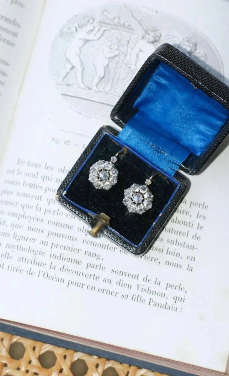 Earrings Marguerite sleepers in yellow gold and diamond - Image 10