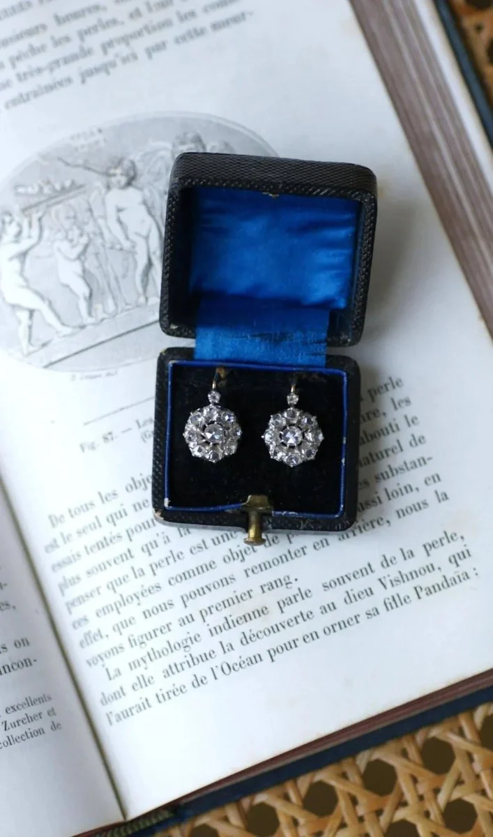 Earrings Marguerite sleepers in yellow gold and diamond - Image 8