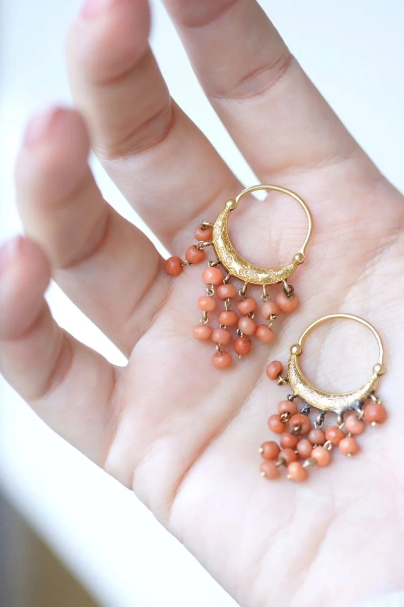 Old gold and coral hoop earrings - Image 4