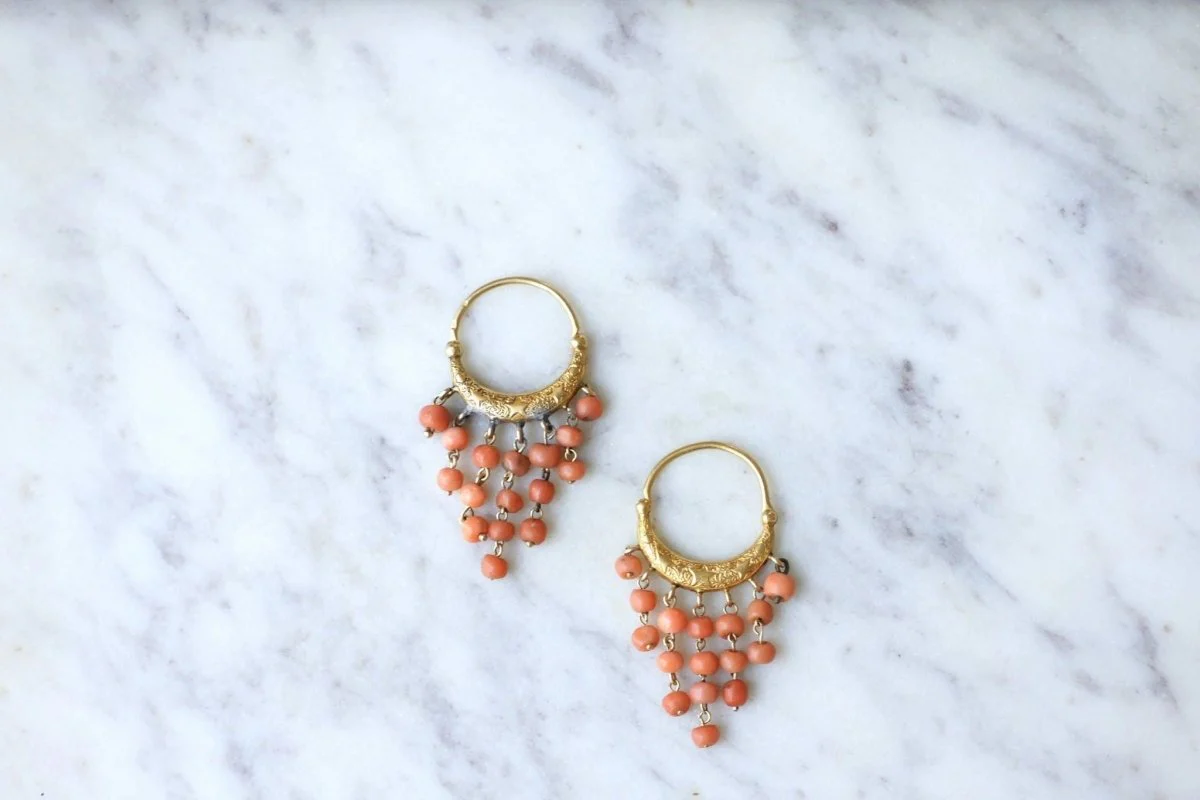 Old gold and coral hoop earrings - Image 7