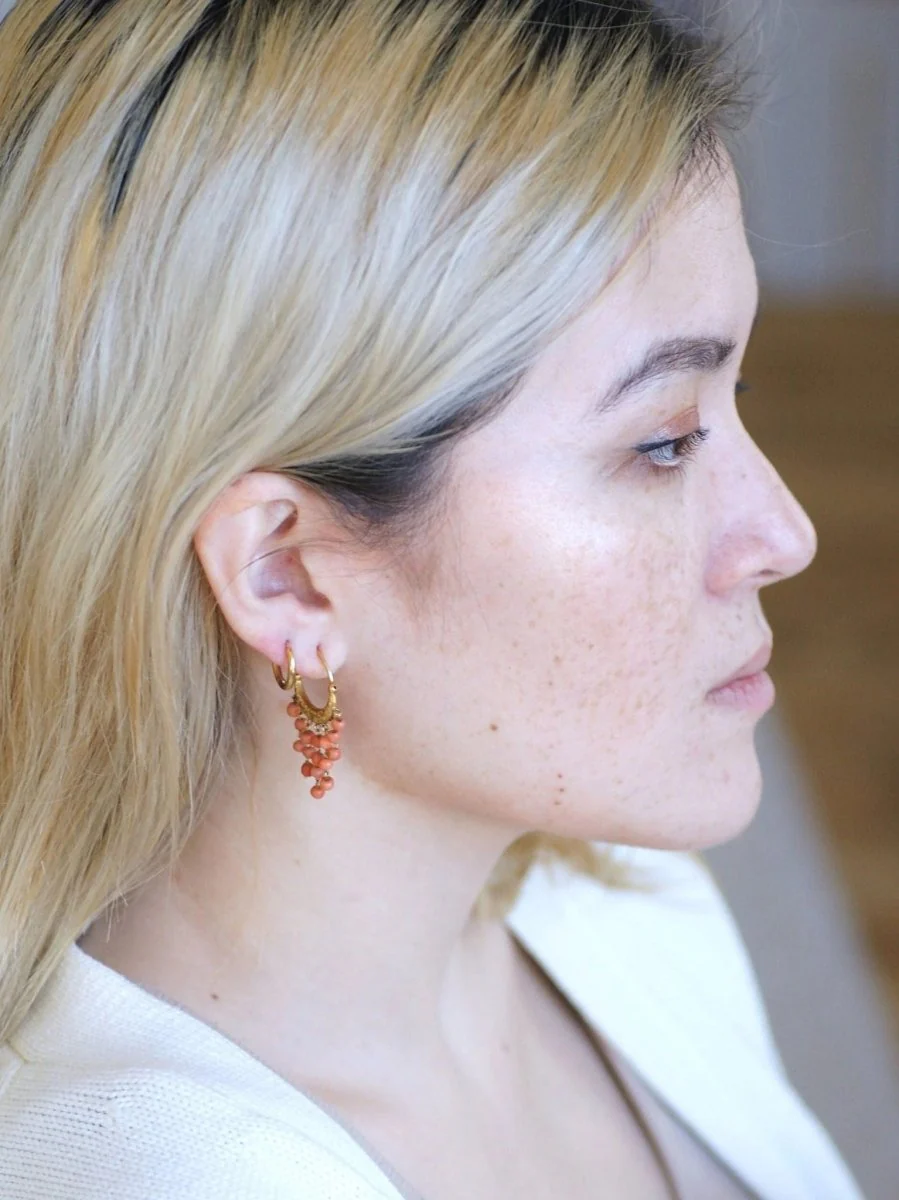 Old gold and coral hoop earrings - Image 9