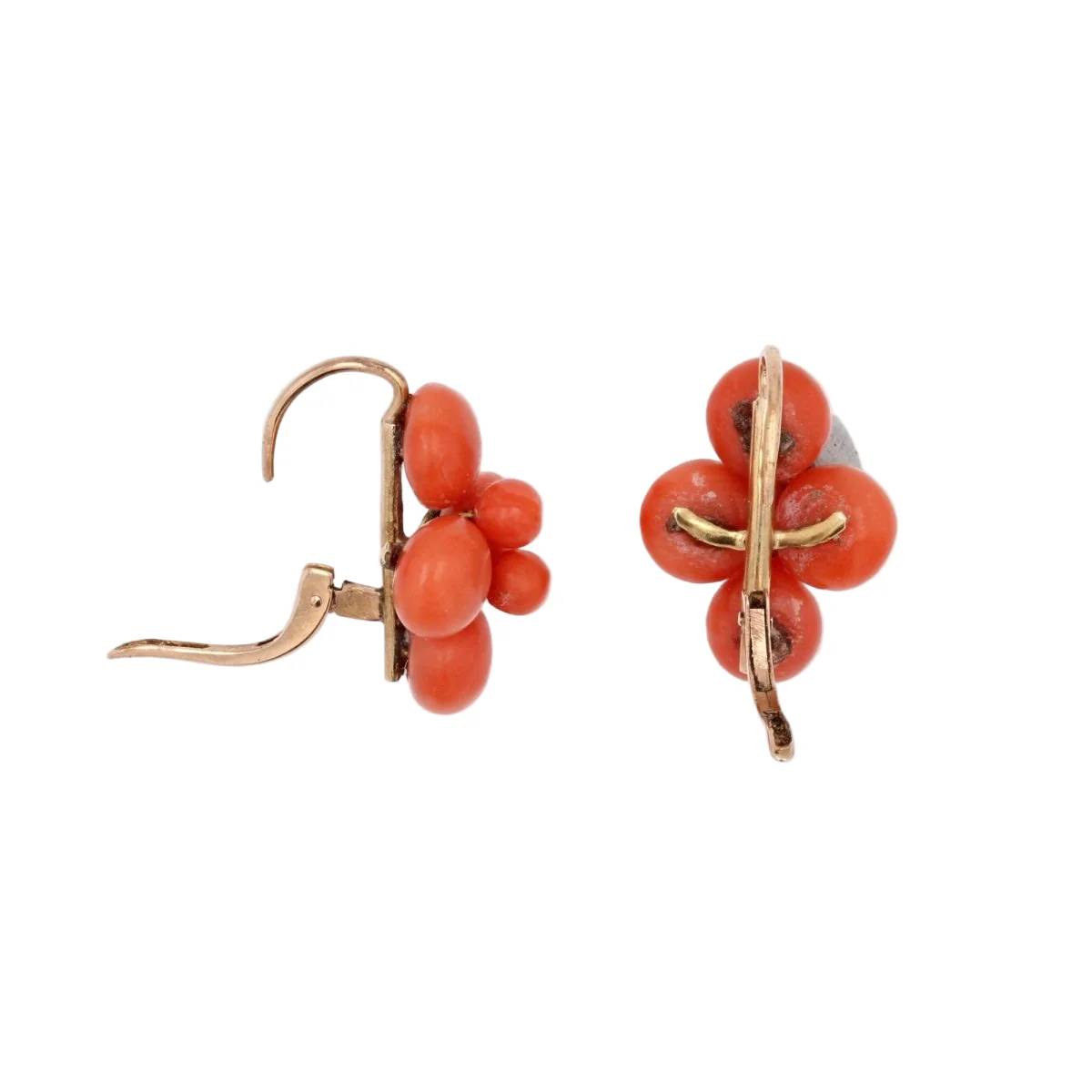 Dormeuses earrings in yellow gold and coral - Image 4
