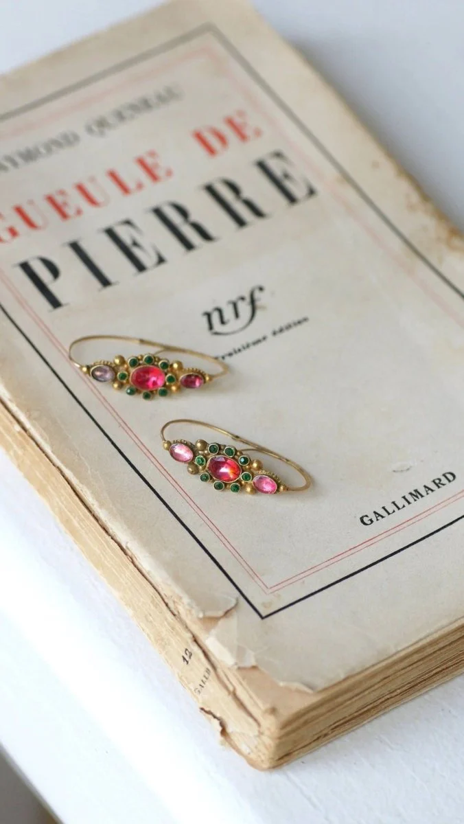 Poissardes earrings in gold and rhinestones - Image 10