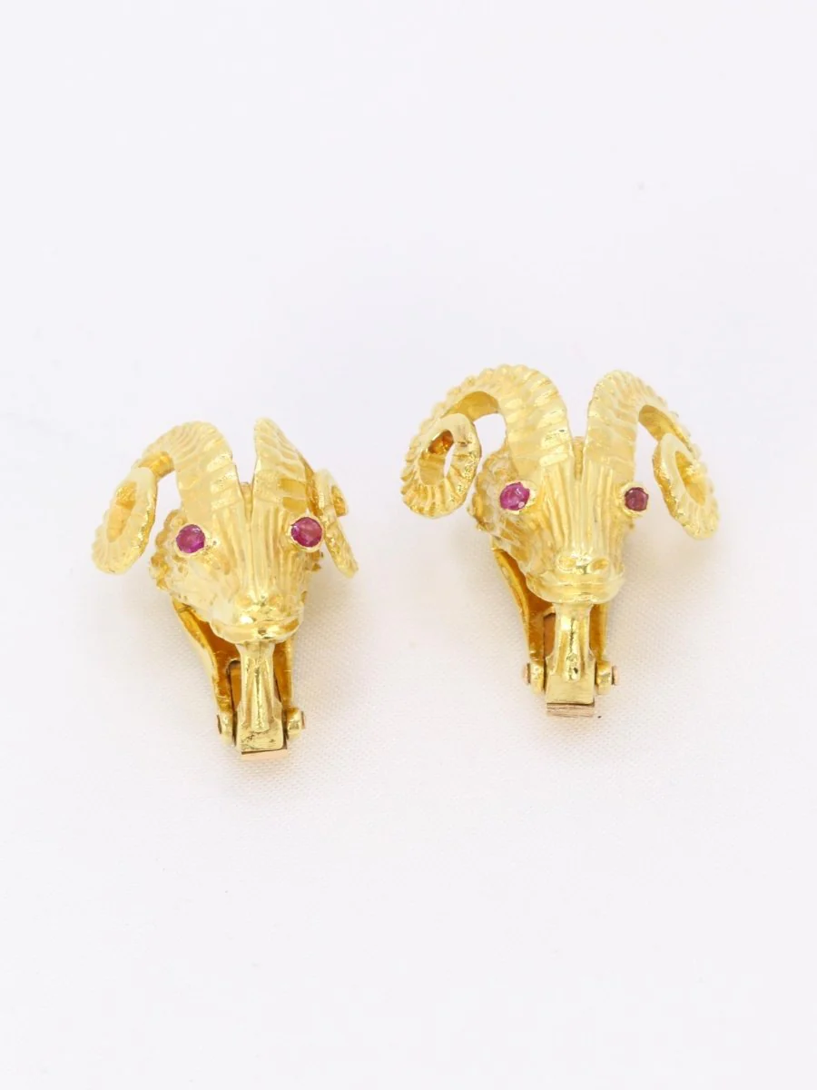 LALAOUNIS “Ram's Head” clip-on earrings in yellow gold and rubies - Image 3