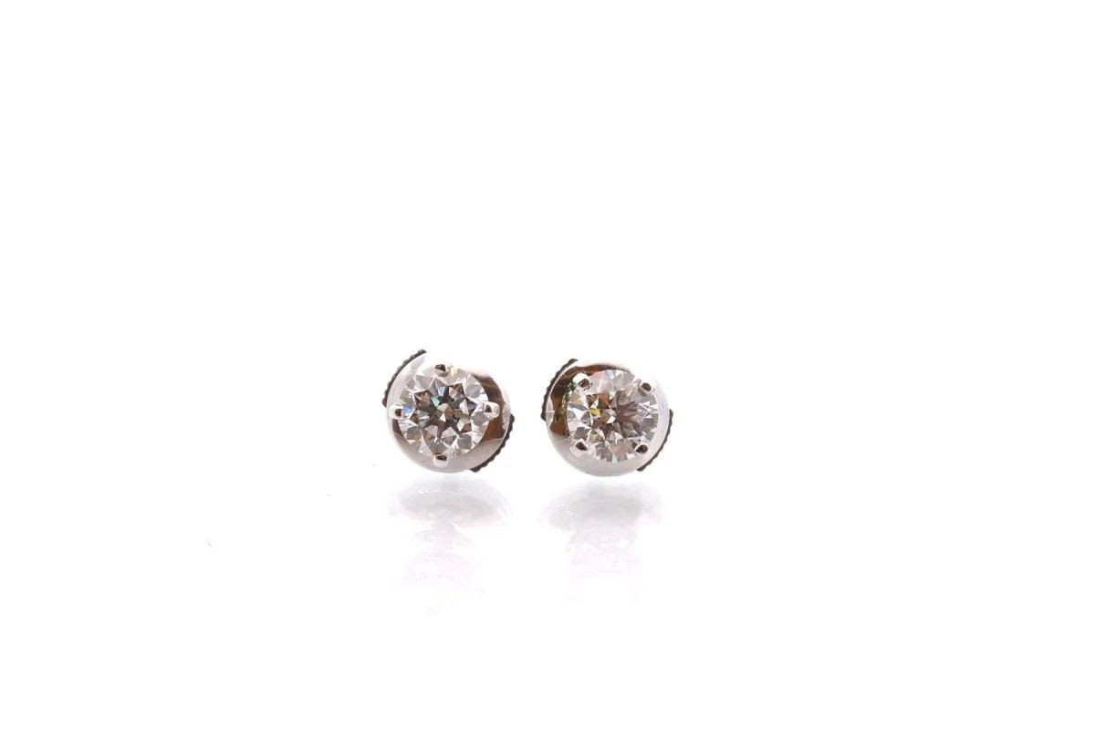 Gold earrings with diamonds