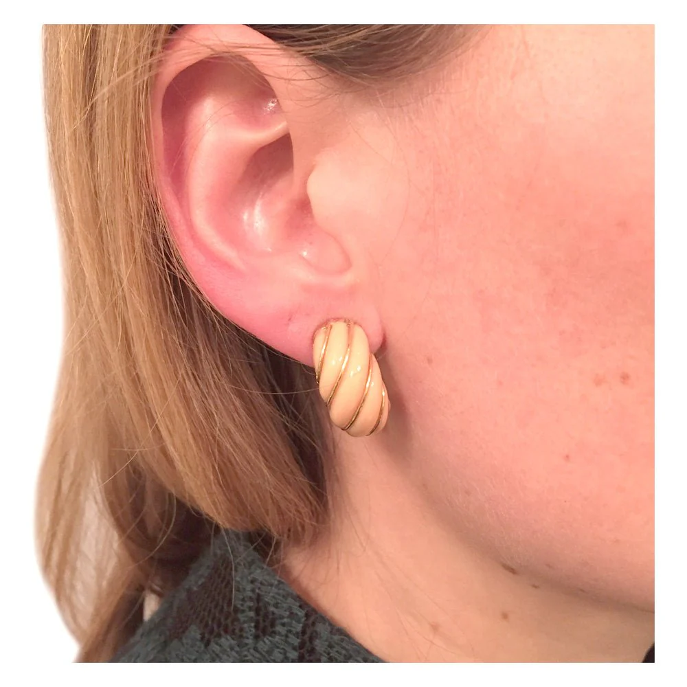 Yellow gold and pink coral earrings - Image 3