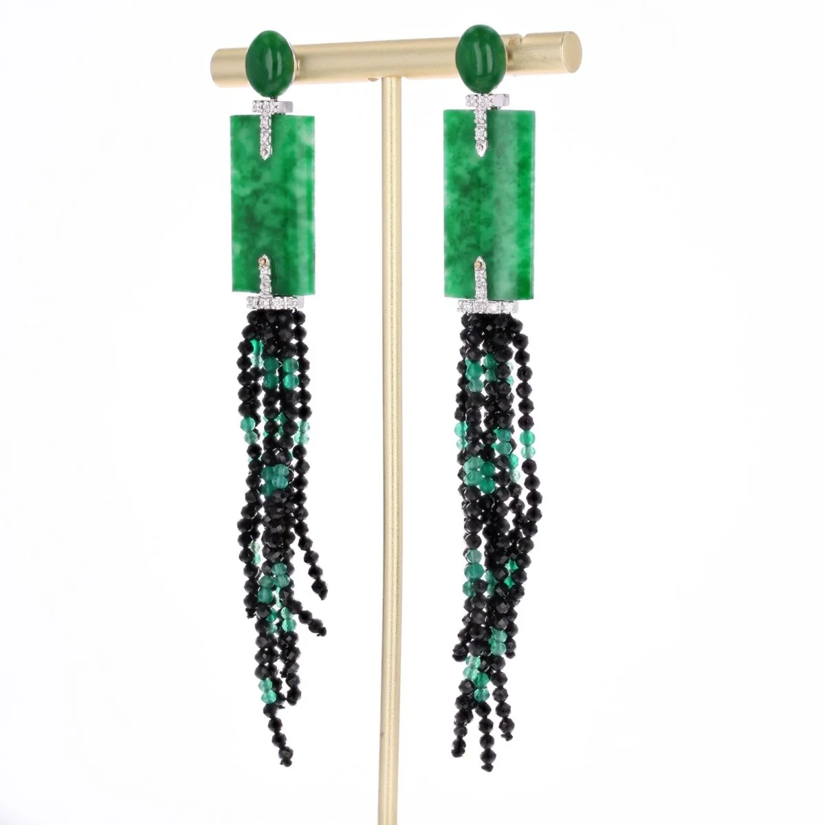 Dangle earrings in white gold, jade, spinels, emeralds and diamonds - Image 3