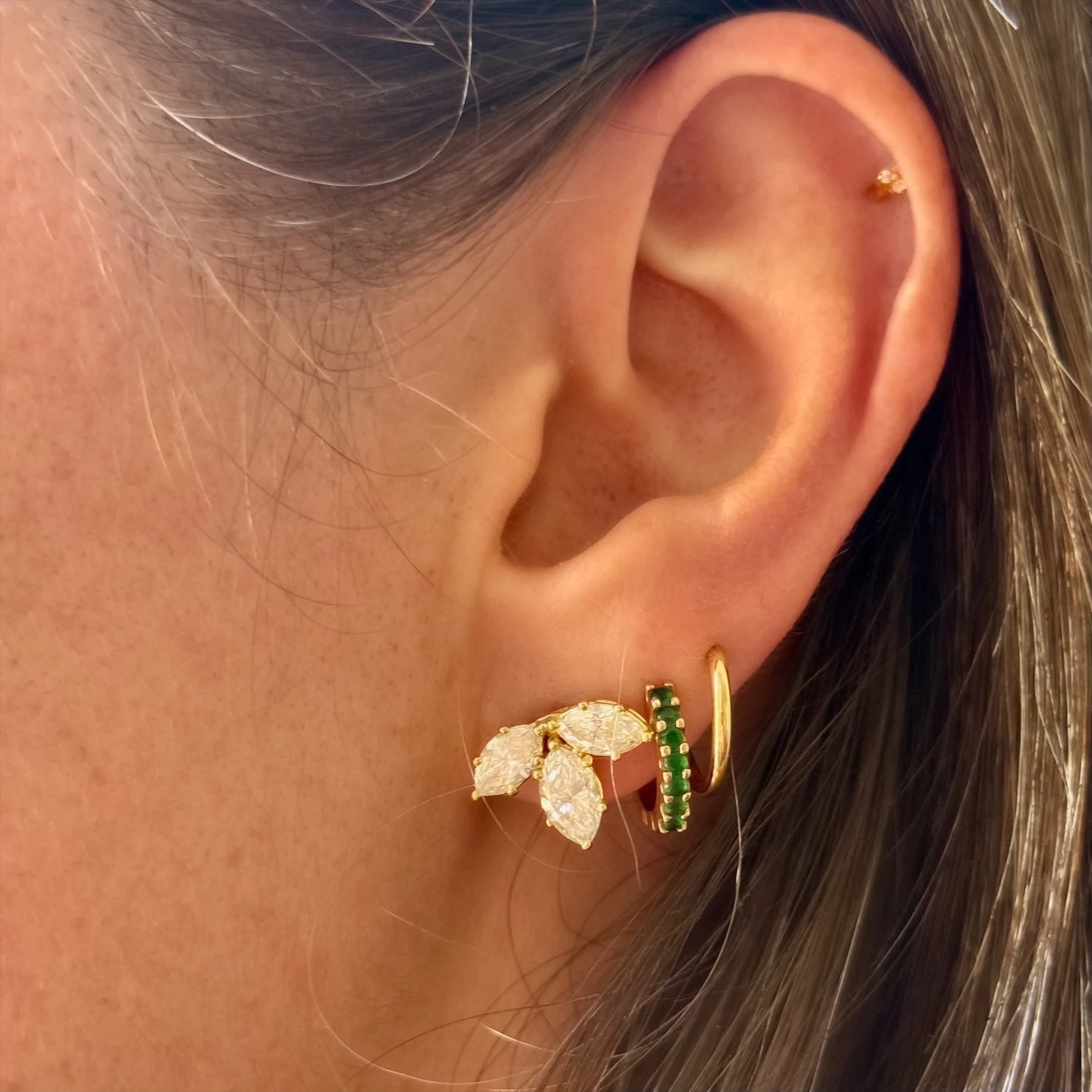 Boucles d'oreilles Lotus en or jaune et diamant - Image 5