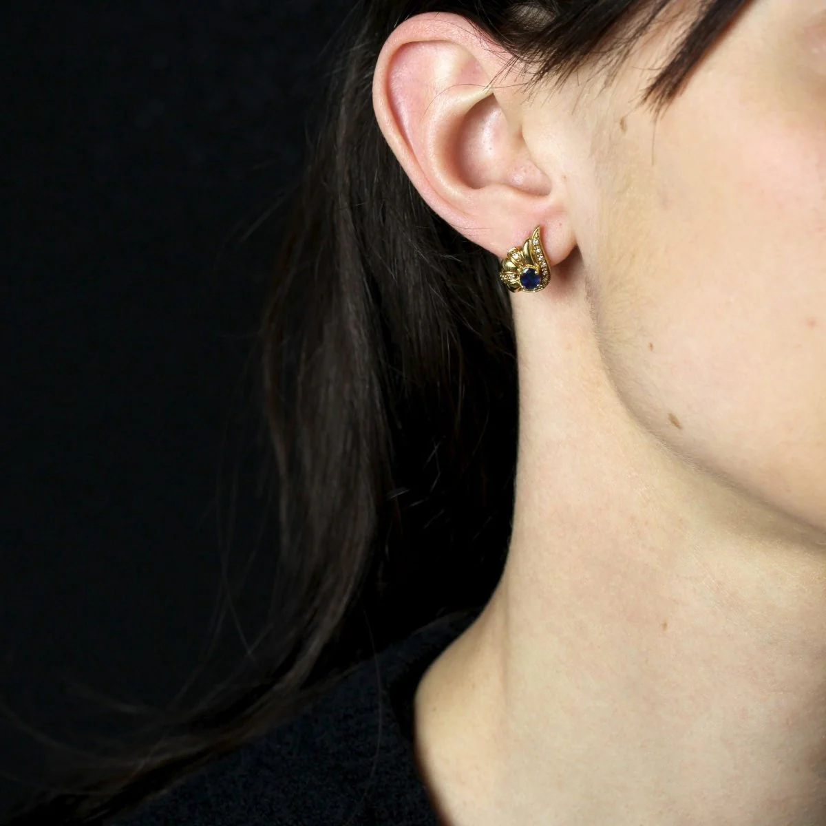 Noeud earrings in yellow gold, sapphires and diamonds - Image 2