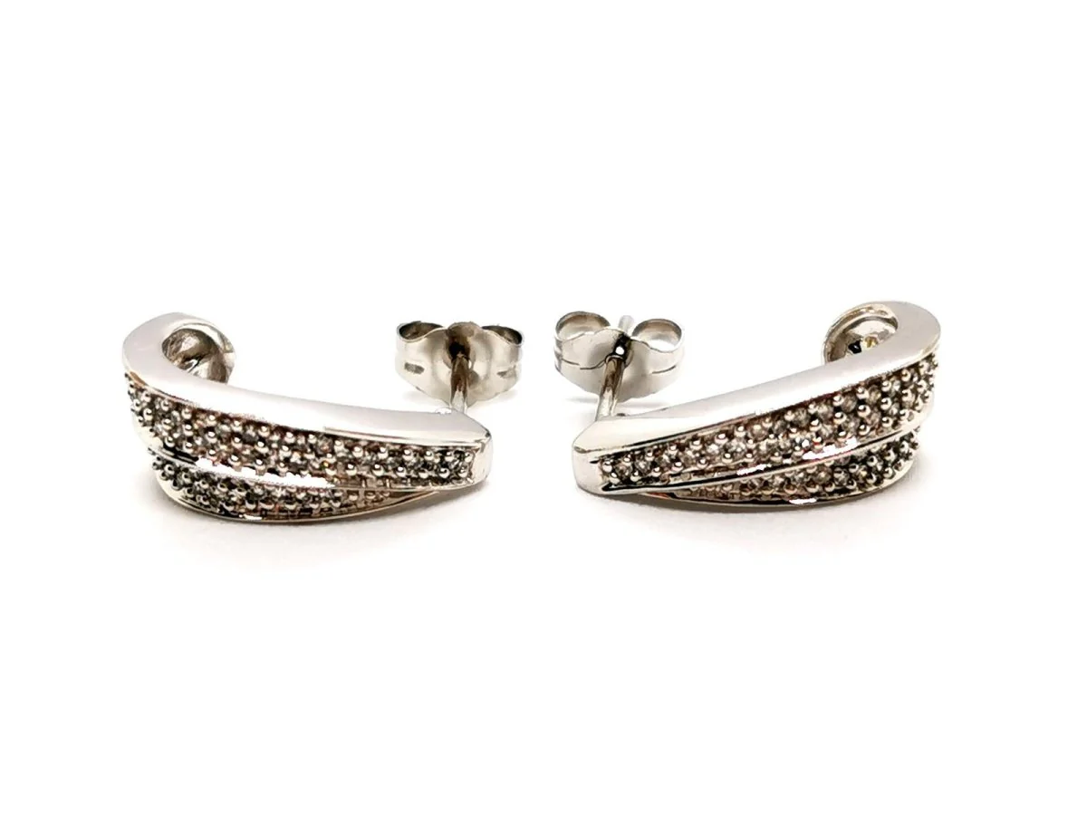Pavée diamond earrings in white gold - Image 4