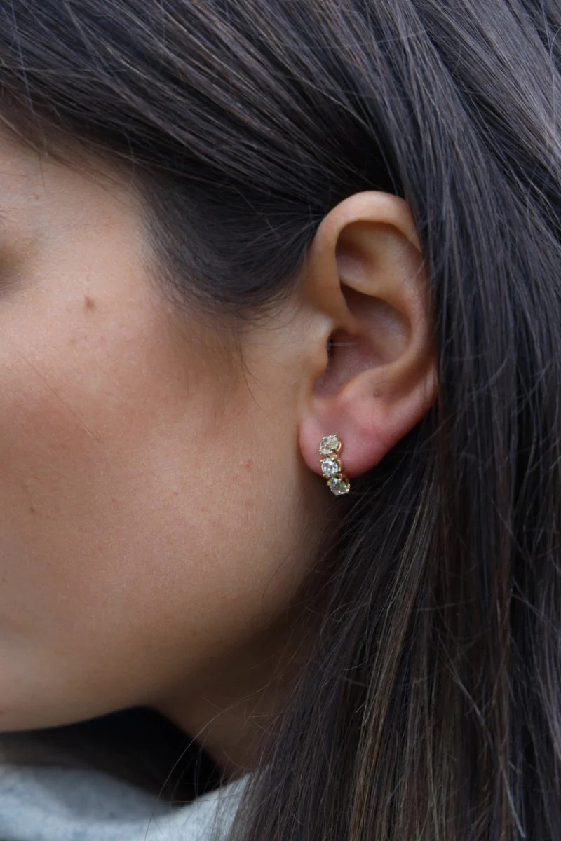 Alpa flea earrings in yellow gold and diamonds - Image 7