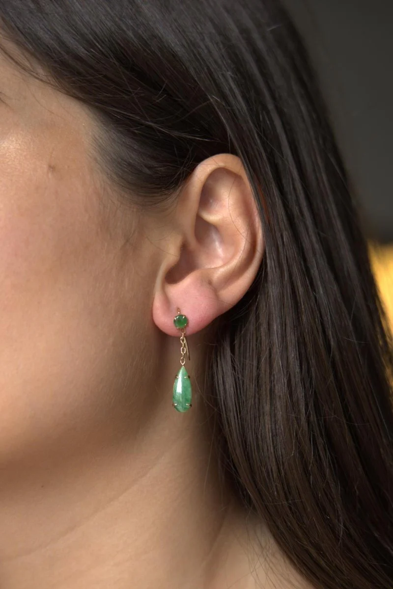 Dangling earrings in yellow gold and jade - Image 7