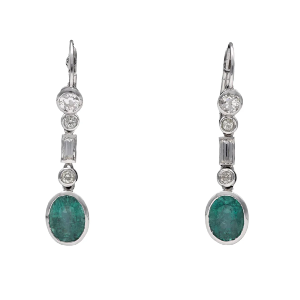 Earrings pendant with emeralds and diamonds in 18K white gold.