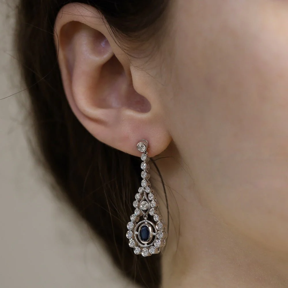 Earrings pendant with sapphires and diamonds in 18K white gold circa 1970. - Image 2