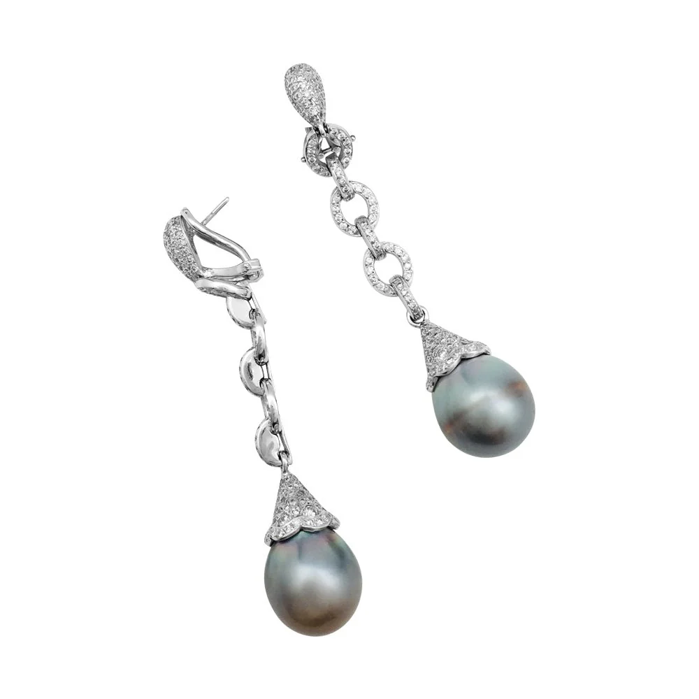 Dangling earrings in white gold, diamonds and pearls - Image 3